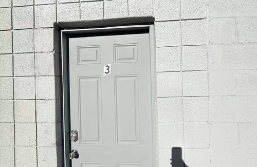 Las Vegas House | Charming 1-bedroom Room in Vegas with private access/15 mins to the Strip