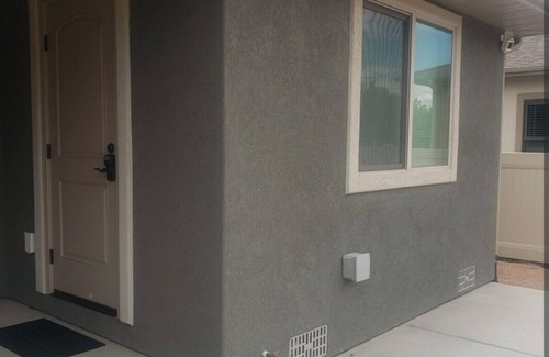 Montrose House | Charming 1-bedroom suite in enchanting Montrose with WiFi, AC