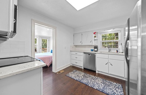 Lake Hamilton Cottage | Charming 1-bedroom COZY COTTAGE on Lake Hamilton in Hot Springs AR
