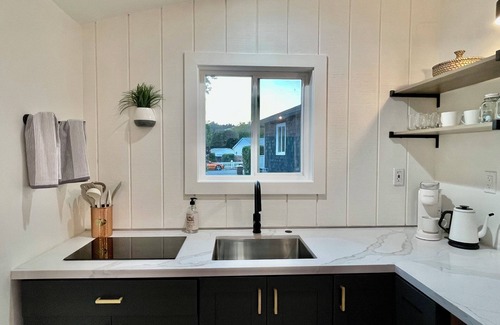 Alto Sutton Manor Cottage | Charming 1-bedroom cottage with AC and WiFi in marvelous Mill Valley