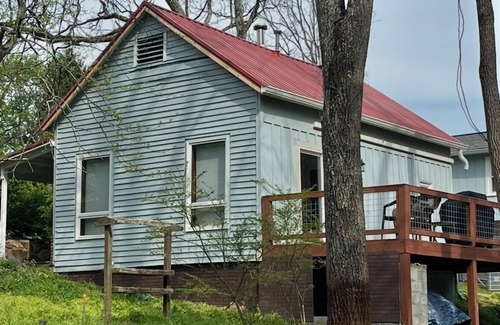 Weaverville Cottage | Charming 1-bedroom Cottage in lovely Weaverville with AC