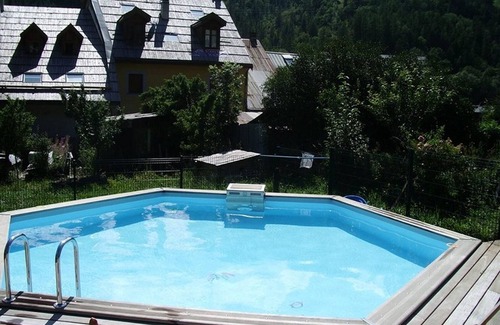 Saint-Chaffrey Apartment | Charming 1-BR Apartment for 4 with Pool, Wi-Fi & Parking, Near Ski Slopes