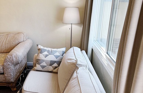 El Cerrito House | ✨ Charming 1-BR Home ✨ Sleeps 4 🛏️ in ♥️ of El Cerrito Minutes from Dining 🍽️