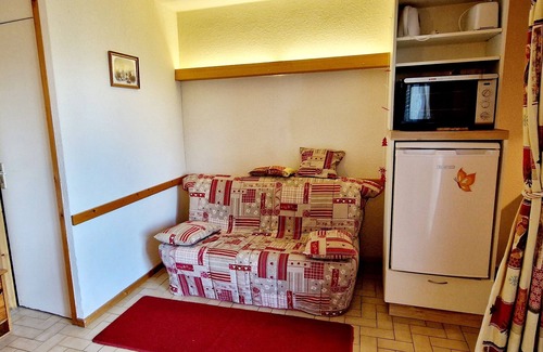 Montalbert Apartment | Charming 1BR apartment with terrace, near slopes, free parking