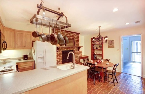 Historic Downtown Savannah Apartment | Charming 1800s Garden Apt. | Dog Friendly + Garage