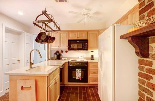 Historic Downtown Savannah Apartment | Charming 1800s Garden Apt. | Dog Friendly + Garage