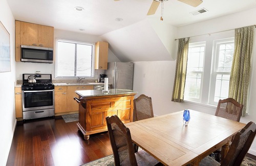 Petaluma House | Charming 1870 Farmhouse in the Heart of Petaluman