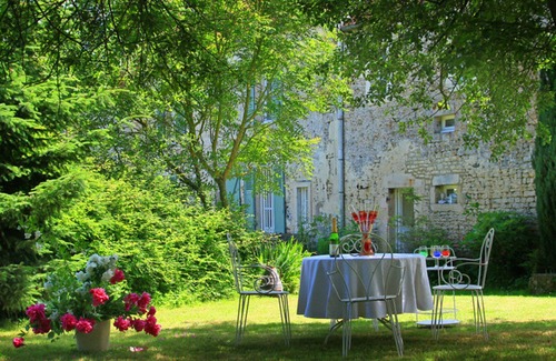 Ri Cottage | Charming 18th Century Home with Large Garden, Modern Amenities, and Baby Essentials - Pets Welcome!