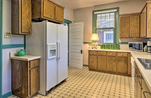 Summerville Cottage | Charming 1916 Bungalow ~ 3 Miles to Augusta Course