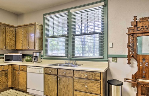 Summerville Cottage | Charming 1916 Bungalow ~ 3 Miles to Augusta Course