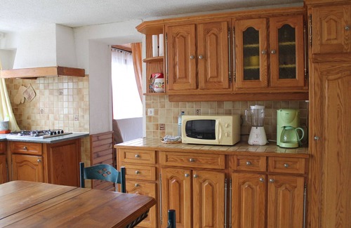 La Saucelle Cottage | Charming 19th-Century Retreat with Spacious Park, Yoga, Cozy Fireplace, and Outdoor Adventures