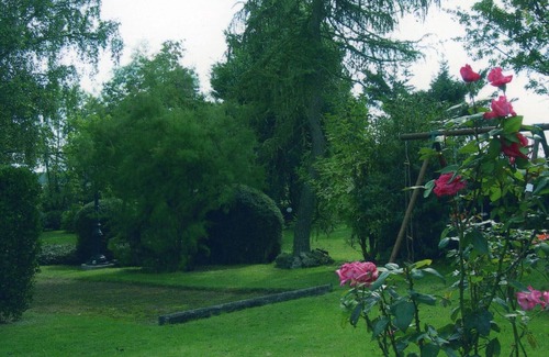 La Saucelle Cottage | Charming 19th-Century Retreat with Spacious Park, Yoga, Cozy Fireplace, and Outdoor Adventures