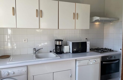 Trevol Cottage | Charming 19th Century Hunting Lodge: 4BR, Garden, Near Château, WiFi, Pet-Friendly