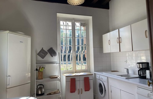 Trevol Cottage | Charming 19th Century Hunting Lodge: 4BR, Garden, Near Château, WiFi, Pet-Friendly
