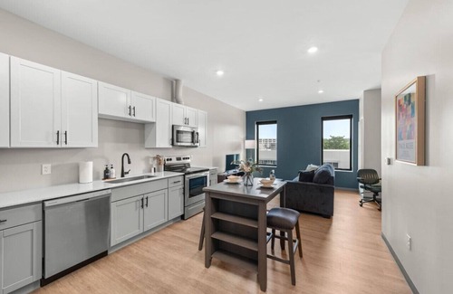 University Circle Apartment | Charming 1BDR | Cleveland Clinic | Free Garage