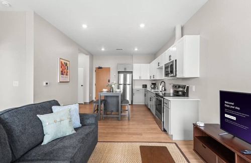 University Circle Apartment | Charming 1BDR | Cleveland Clinic | Free Garage