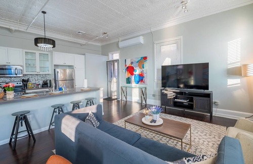 Albany Apartment | Charming 1BR Albany retreat w/parking & full kitchen, near MVP Arena, Washington Park & dining