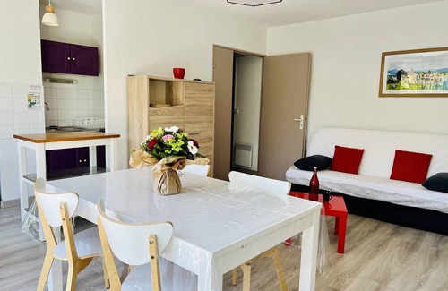 Cambo-les-Bains Apartment | Charming 1BR Apartment in Calm Area, Balcony, Parking, WiFi – Cambo-les-Bains