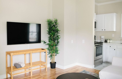 Montgomery Apartment | Charming 1BR Cottage Downtown