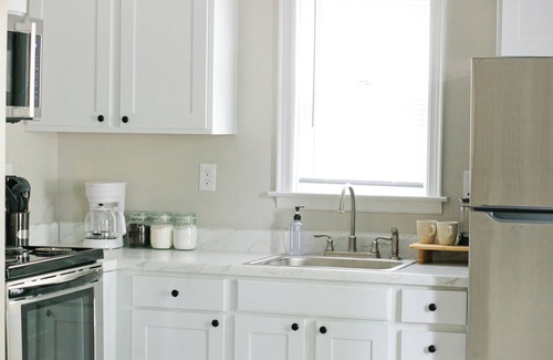 Montgomery Apartment | Charming 1BR Cottage Downtown