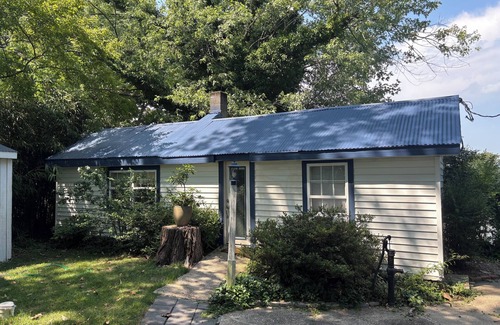 Queenstown Cottage | Charming 1BR cottage w/WiFi, AC in wonderful Wye Mills