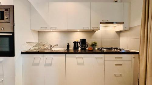 Bucharest City-Centre Apartment | Charming 1BR Retreat in Central Bucharest