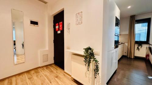 Bucharest City-Centre Apartment | Charming 1BR Retreat in Central Bucharest