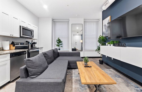 Downtown Pittsburgh Apartment | Charming 1BR: Steps to Football Fun!