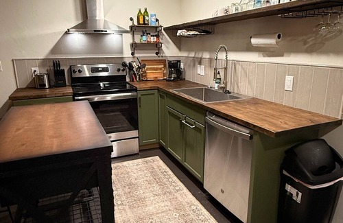Tallahassee House | Charming 2/2 townhome in near FSU campus/stadium