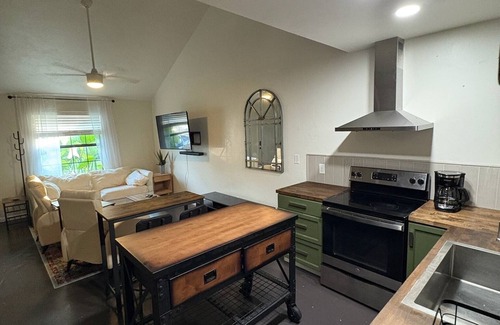 Tallahassee House | Charming 2/2 townhome in near FSU campus/stadium