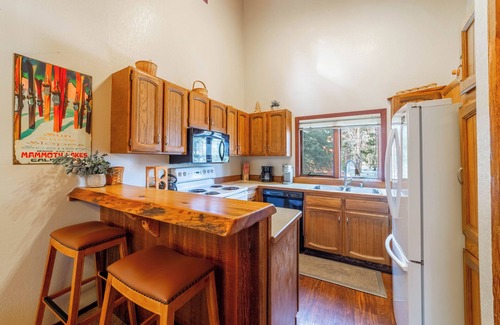 Mammoth Lakes House | Charming 2/2 Tucked in the Trees; Hottub & Parking