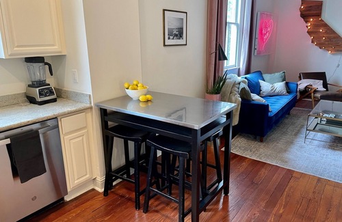 Audubon Apartment | Charming 2 bd/2bth apt. walk to Audubon, Tulane, Sbucks, restaurants & shopping.