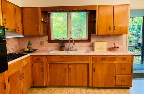 New Paltz House | Charming 2 bdrm steps from New Paltz village