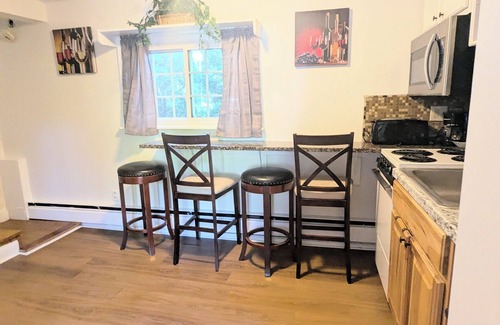 Old Orchard Beach Apartment | Charming 2-bedroom apartment in nice Old Orchard Beach with WiFi