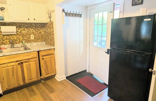 Old Orchard Beach Apartment | Charming 2-bedroom apartment in nice Old Orchard Beach with WiFi