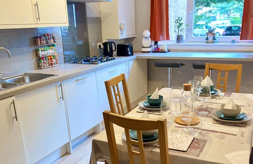 Leith Apartment | Charming 2-Bed Apartment in Edinburgh City Centre