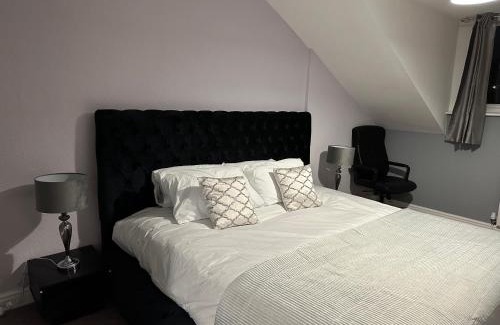 Leeds Apartment | Charming 2-Bed Apartment in the Heart of Leeds