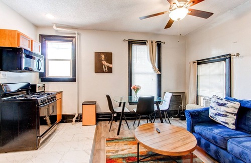 Uptown Condo | Charming 2-Bed Condo Minutes to Downtown Denver, Dining & Entertainment