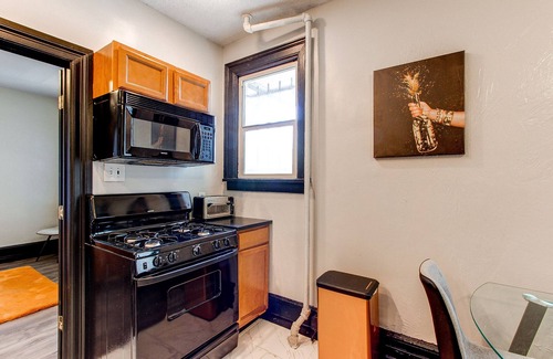 Uptown Condo | Charming 2-Bed Condo Minutes to Downtown Denver, Dining & Entertainment