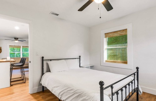 West Bradenton House | Charming 2-Bed Cottage near Bradenton and Beaches