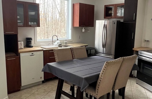 Cantley House | Charming 2-bed guest house, endless forest, pet&family-friendly in Gatineau