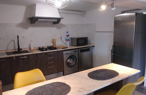 Maca House | Charming 2-Bed House in Sesimbra
