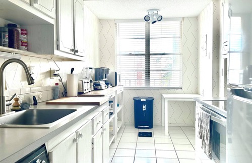 Lauderdale Lakes Apartment | Charming 2-bedroom apartment in peaceful Lauderdale Lakes with WiFi, AC