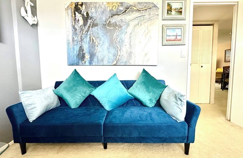 Lauderdale Lakes Apartment | Charming 2-bedroom apartment in peaceful Lauderdale Lakes with WiFi, AC