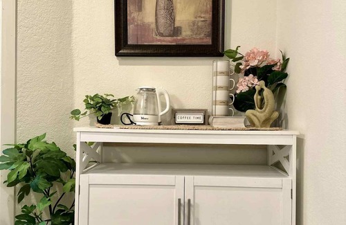 Santa Ana House | Charming 2 bedroom separate entrance in a house! Fountain Valley, 15 min Disney