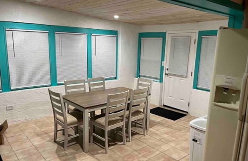 Villa Primera House | Charming 2-bedroom house with Wi-Fi, Washer, Dryer, and Pool in Pensacola Beach.