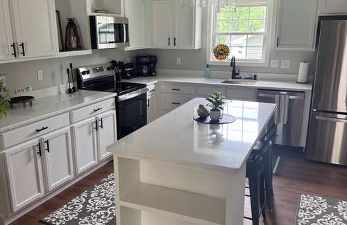 Hendersonville House | Charming 2-bedroom house 2 bathroom home in Hendersonville