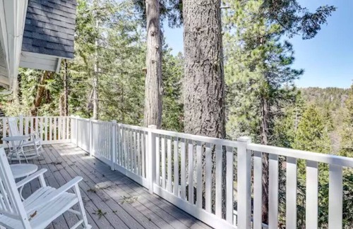 Lake Arrowhead Cottage | Charming 2-Bedroom Cottage in Lake Arrowhead WiFi & AC Included