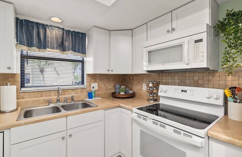 Port Charlotte Condo | Charming 2-bedroom condo in wonderful Port Charlotte with AC, WiFi