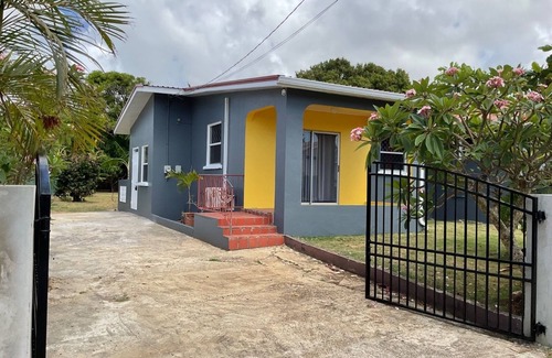 Lead Vale House | Charming 2-bedroom house with WiFi, AC in delightful Christ Church